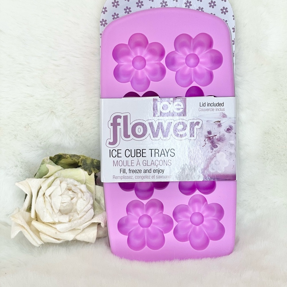 PINK FLOWER  ICE CUBE TRAY with LID. Great for girls Night!